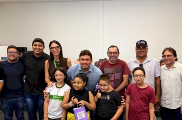 Prefeitura de Sousa entrega 150 óculos a estudantes pelo Programa Mais Visão