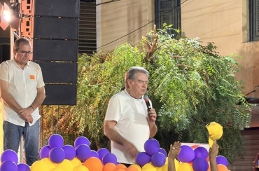 Em discurso no primeiro comício realizado em Sousa, Lindolfo Pires recorda participação de Dra. Fátima Pires em suas campanhas 