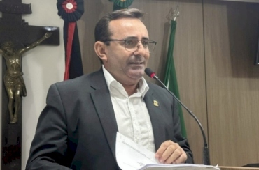 Vereador Radamés Estrela solicita pagamento do 14º salário para servidores da Educação em Sousa