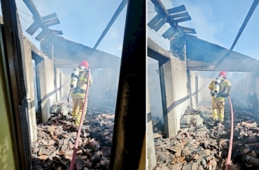 Incêndio destrói parte de residência na zona rural de Cajazeiras e provoca desabamento de telhado
