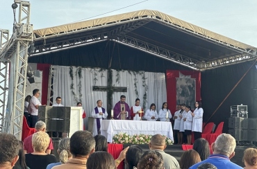 Neste domingo, fiéis participam de missa pelos 50 anos da Estátua de Frei Damião, em Sousa