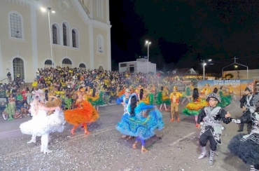 VIII Festival de Quadrilhas Juninas reúne tradição e cultura na Praça da Matriz em Sousa