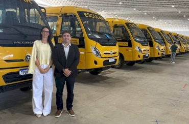 Prefeito Helder Carvalho recebe novos ônibus escolares e cumpre agenda com o governador João Azevêdo 