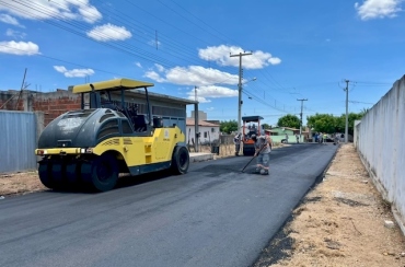Gestão Helder Carvalho avança com pavimentação asfáltica com benefícios para o bairro Mutirão, em Sousa 