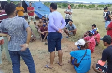 Vereador Denis Formiga sugere uso de poço artesiano para melhorar abastecimento de água na Comunidade Cigana em Sousa