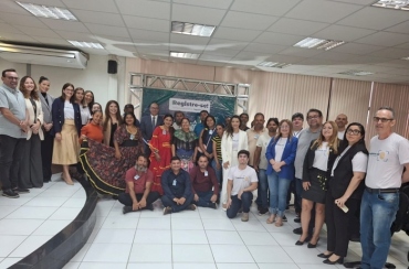 Larissa Abrantes representa prefeito Helder Carvalho em evento do Programa 'Registre-se', na Comarca de Sousa 