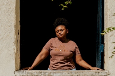 Vídeo-clipe sousense retrata a força e a resistência das mulheres invisibilizadas nas periferias brasileiras