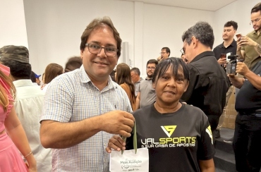 Odair José acompanha entrega de aparelhos do Programa Mais Audição e reafirma compromisso com ações para a população