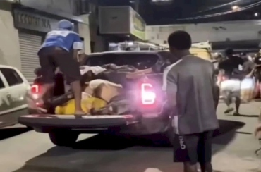 Mais de 60 corpos são enfileirados em praça após megaoperação no Rio de Janeiro