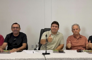 Helder Carvalho articula parceria com oito prefeitos da microrregião de Sousa para ampliar atendimento oncológico na unidade do Napoleão Laureano