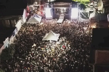 Prefeito Neto de Coraci destaca sucesso da Festa de Fim de Ano em São José da Lagoa Tapada, nesta sexta-feira (26) 