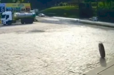 Pneu se solta de caminhão, invade borracharia e mata homem na BR-230, na PB