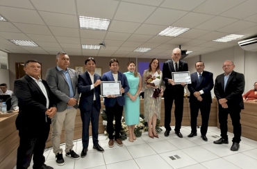 Prefeito Helder Carvalho é homenageado por parceria para implantação de projetos na Colônia Penal de Sousa 