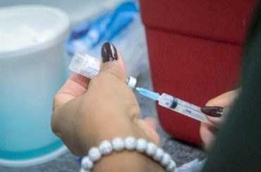 Vacina experimental mostra potencial para frear retorno de câncer de pâncreas e intestino