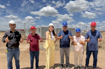 Prefeita interina, Amanda Silveira, visita canteiro de obras de empreendimento habitacional com 296 apartamentos 