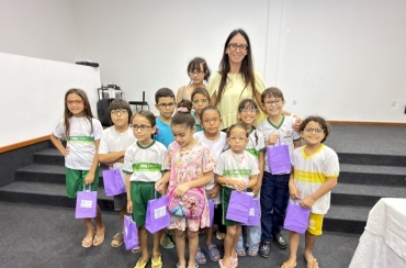 Em Sousa, gestão Helder Carvalho fortalece inclusão educacional com entrega de óculos gratuitos a alunos da rede municipal de ensino 