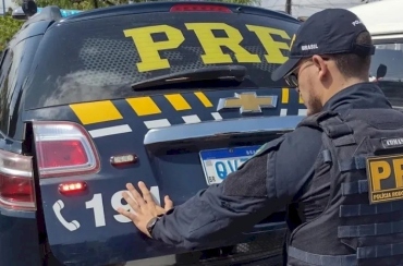 Motorista embriagado é flagrado conduzindo carreta com torre eólica de 100 toneladas na BR-230 em São Mamede