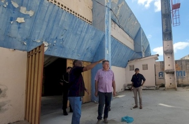 Secretário Lindolfo Pires diz que Estádio Perpetão, em Cajazeiras, vai ganhar novo sistema de iluminação