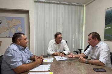 Prefeito João Neto discute sobre asfaltamento no acesso à Acauã durante agenda em João Pessoa