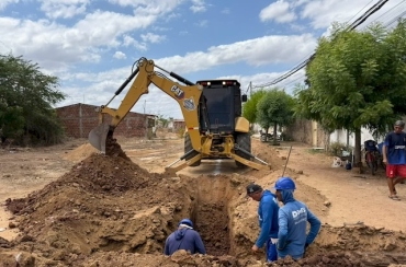 Gestão Helder Carvalho avança com obras de terraplanagem e saneamento para preparar ruas para asfaltamento no Sorrilândia III
