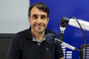 Em entrevista à Rádio Progresso, André Gadelha cutuca e dá 'xeque-mate' na oposição de Sousa 