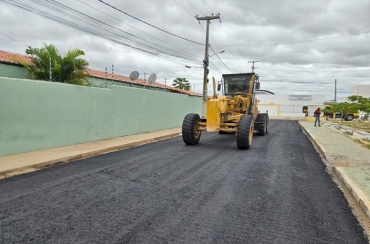 Gestão Helder Carvalho inicia asfaltamento de 100% das ruas do bairro José Lins do Rêgo
