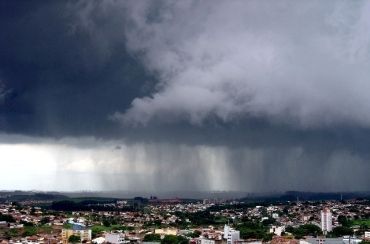 Sertão, Cariri e Curimataú estão sob risco de chuvas e ventos intensos neste sábado