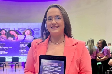 Vice-prefeita Mirelly Casimiro representa São Francisco em premiação estadual voltada às mulheres