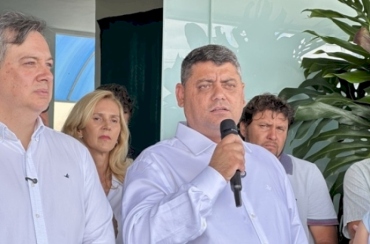 Após fechar o ano com salários pagos com 20 dias de antecedência, prefeito Thially Aristóteles conclui 2025 com o pagamento da 2ª parcela do 13º