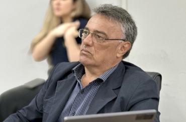 Vereador Dênis Formiga solicita implantação de redutores de velocidade na Rua Vicente Damião, em Sousa