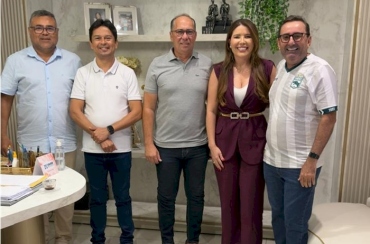 Prefeita interina, Amanda Silveira, discute ações do TJPB em Sousa durante reunião com o diretor do Fórum Dr. José Mariz