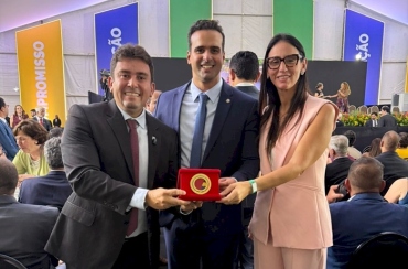Prefeito Helder Carvalho recebe Selo Ouro do MEC por excelência na alfabetização de Sousa