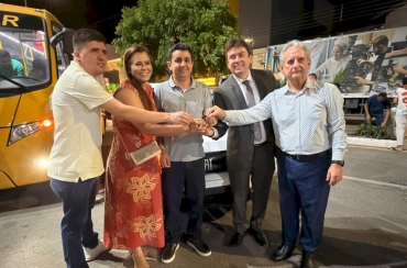 Superintendência de Transportes de Sousa reforça frota com entrega de dois veículos 0 km