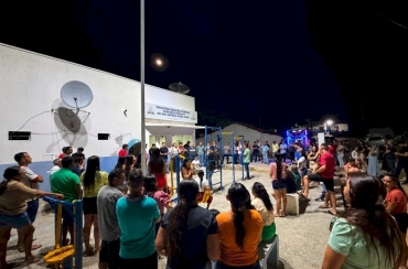Prefeito Helder Carvalho comemora com moradores da Comunidade Curral Velho a entrega de pavimentação e iluminação em LED