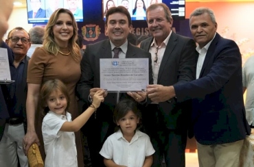Câmara Municipal de Uiraúna concede Título de Cidadão Uiraunense ao prefeito Helder Carvalho em solenidade marcante 
