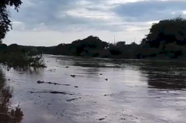 Rio Piancó registra primeira cheia de 2026 e anima ribeirinhos no Vale
