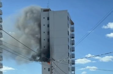 Ação rápida dos bombeiros impede que incêndio se espalhasse por prédio em Sousa