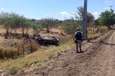 Carro capota na PB-393, entre São João do Rio do Peixe e Santa Helena; Duas mulheres e um bebê são socorridos para o HRC