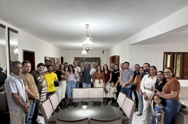 Fábio Tyrone recebe apoio de família durante agenda em São Francisco