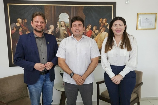 Prefeito Helder Carvalho, presidente Amanda Silveira e presidente do HNL discutem últimos ajustes para o início dos atendimentos oncológicos em Sousa  