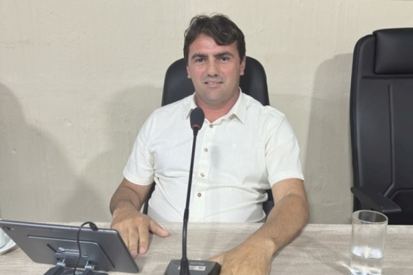 Presidente da Câmara Municipal de São José da Lagoa Tapada, Raimundo Filho, antecipa pagamento do 13º salário a servidores e vereadores