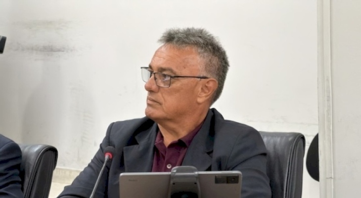 Dênis Formiga solicita implantação de iluminação em LED na Rua Dr. Carlos Pires, em Sousa