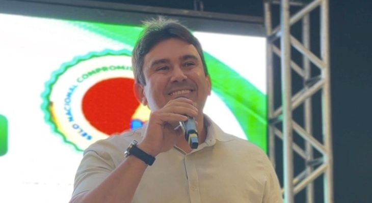 Em Encontro Pedagógico, Helder Carvalho anuncia aumento salarial histórico para professores prestadores e é ovacionado