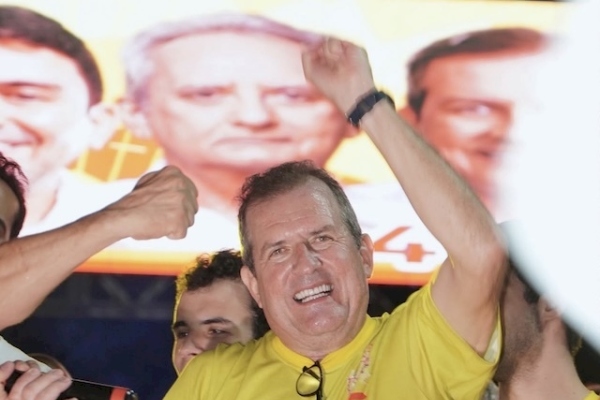 No maior Fofa Chão realizado em Sousa, Fábio Tyrone destaca emoção de estar no meio do povo e agradece a Helder Carvalho
