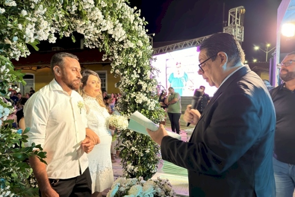 Casamento Comunitário realizado pela gestão Helder Carvalho reúne 30 casais em noite de cidadania e celebração do amor
