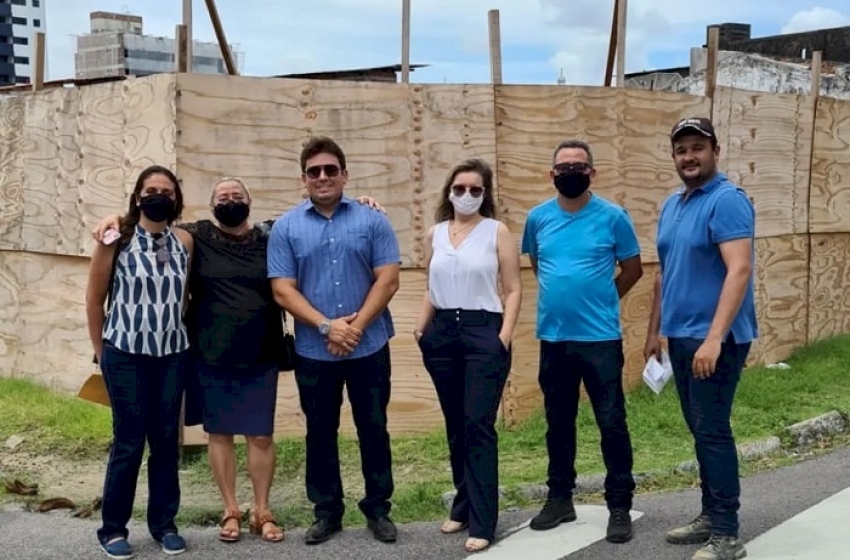 Hélder Carvalho vistoria obra da Casa de Sousa 