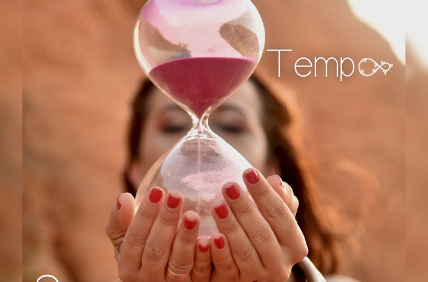 Capa oficial do EP da cantora e compositora, Symara Tâmara