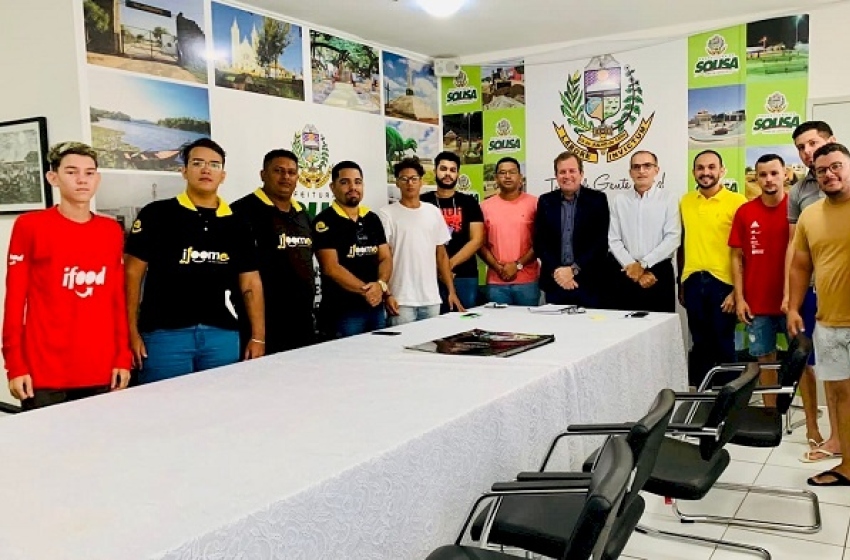 Prefeito Fábio Tyrone em reunião com entregadores de Delivery 