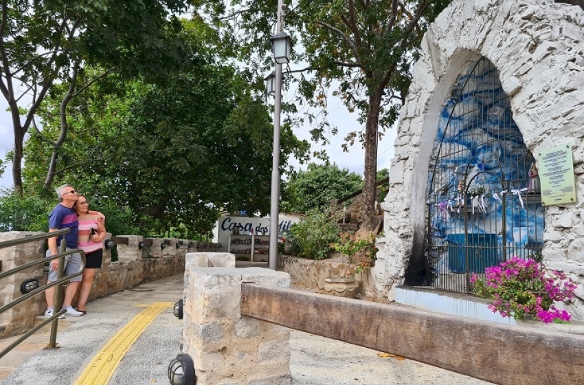 Gruta Nossa Senhora de Lourdes no acampamento Federal de São Gonçalo 