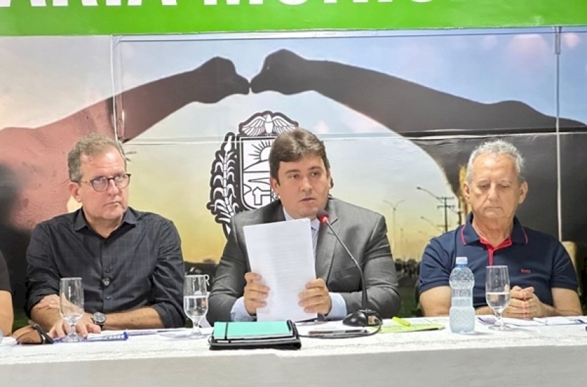 Prefeito de Sousa, Helder Carvalho, em entrevista coletiva 